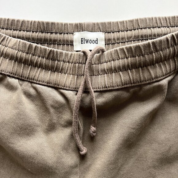 Elwood Traveler Crop Pant in Vintage Olive - Picture 3 of 5